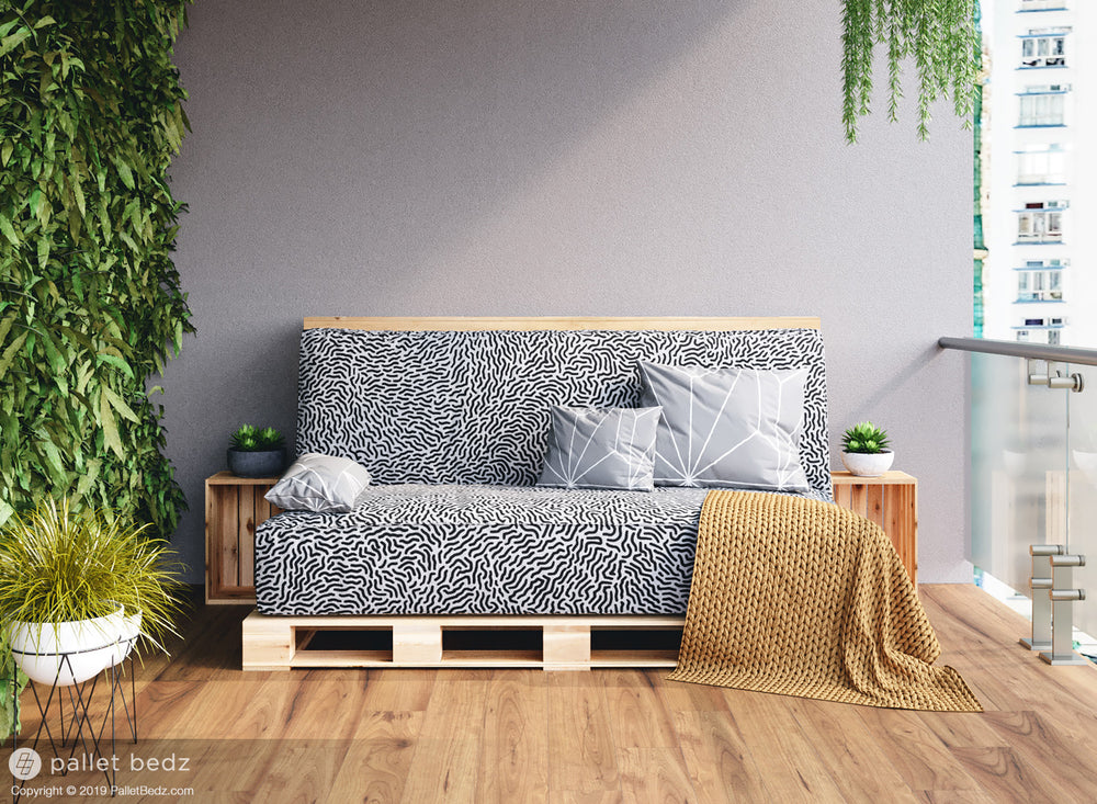 The Daybed Futon by Pallet Bedz